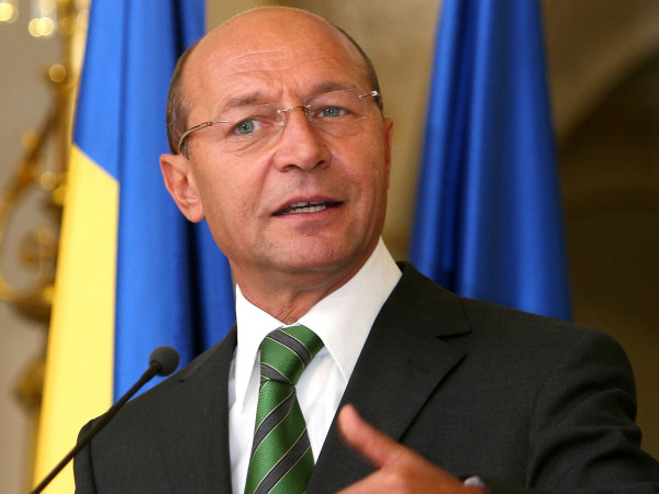Traian Basescu la microfon
